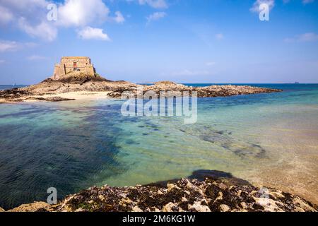 Fortified castel, Fort du Petit Be, beach and sea, Saint-Malo city, Brittany, France Stock Photo