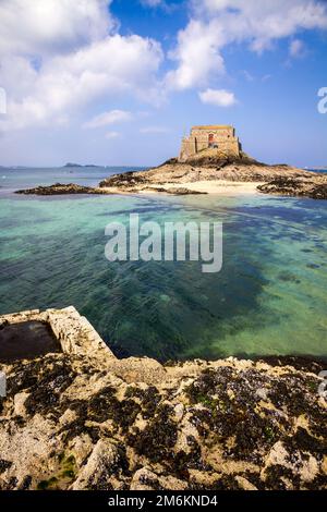 Fortified castel, Fort du Petit Be, beach and sea, Saint-Malo city, Brittany, France Stock Photo