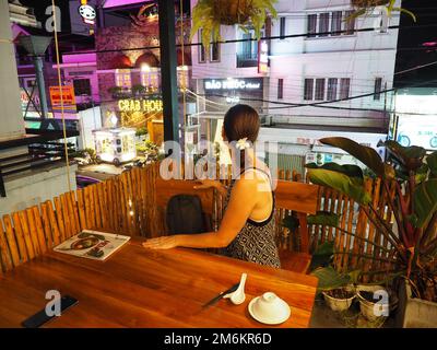 Nightlife & Nightmarket on the streets of Duong Dong, Phu Quoc, Vietnam #Asia #Vietnam #aroundtheworld #SouthEastAsia #slowtravel #loveasia Stock Photo