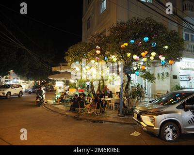 Nightlife & Nightmarket on the streets of Duong Dong, Phu Quoc, Vietnam #Asia #Vietnam #aroundtheworld #SouthEastAsia #slowtravel #loveasia Stock Photo