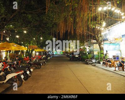 Nightlife & Nightmarket on the streets of Duong Dong, Phu Quoc, Vietnam #Asia #Vietnam #aroundtheworld #SouthEastAsia #slowtravel #loveasia Stock Photo