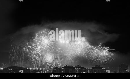 NITERÓI, RIO DE JANEIRO, BRAZIL – 01/01/2023: Night photo of the arrival of the New Year (Réveillon) in black and white with fireworks in the sky of a Stock Photo