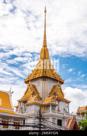 Bangkok, Thailand - 15 Aug 2022: Wat Traimitr Temple or Wat Traimit Withayaram Worawihan Temple and also known as The Temple of the Golden Buddha larg Stock Photo