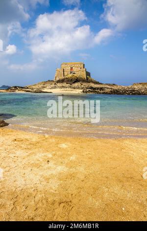 Fortified castel, Fort du Petit Be, beach and sea, Saint-Malo city, Brittany, France Stock Photo