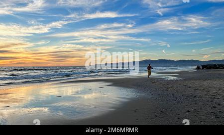 Wispy clouds fill the sunset over Venice Beach in Los Angeles, CA Stock ...