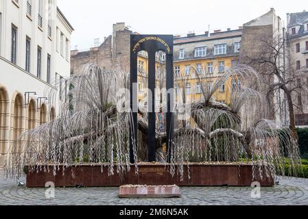 The Holocaust Memorial Tree of Life at the Dohany Street Synagogue in Budapest, Hungary Europe EU Stock Photo