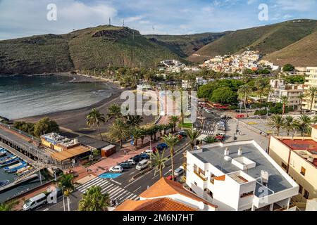 Stadtansicht mit Stadtstrand Playa San Sebastián in der Hauptstadt San Sebastián de La Gomera, La Gomera, Kanarische Inseln, Spanien |  Cityscape with Stock Photo