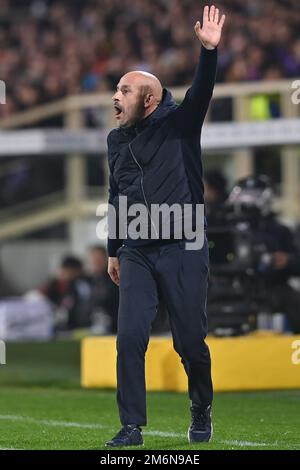 Milan, Italy. 03rd Sep, 2023. Vincenzo Italiano Head Coach of ACF  Fiorentina looks on during Serie A 2023/24 football match between FC  Internazionale and ACF Fiorentina at Giuseppe Meazza Stadium. (Final scores;