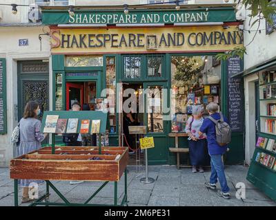 TONIGHT! City Lights Launches 'Shakespeare and Company, Paris