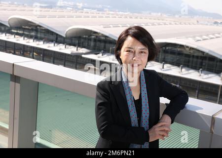 Samantha Ruth Prabhu makes a rare appearance at Mumbai airport, poses for  selfies with fans | Hindi Movie News - Times of India