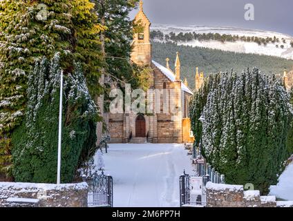 Braemar Scotland St Andrews Church in winter with snow Stock Photo