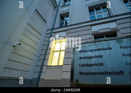 Regensburg, Germany. 05th Jan, 2023. The local and regional court. A 39-year-old inmate has escaped from the district court in Regensburg, according to police. During an appointment at the district court on Thursday, he had jumped out of a window of a lawyer's room on the first floor. Credit: Armin Weigel/dpa/Alamy Live News Stock Photo