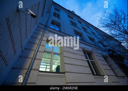 Regensburg, Germany. 05th Jan, 2023. The local and regional court. A 39-year-old inmate has escaped from the district court in Regensburg, according to police. During an appointment at the district court on Thursday, he had jumped out of a window of a lawyer's room on the first floor. Credit: Armin Weigel/dpa/Alamy Live News Stock Photo