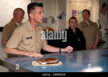 220504-N-VX158-1005 SAN DIEGO (May 4, 2022) Rear Adm. Charles Brown, chief of naval information, talks to Sailors in the Media department aboard Nimitz-class aircraft carrier USS Carl Vinson (CVN 70), May 4. Vinson is currently pierside in its homeport of San Diego. Stock Photo