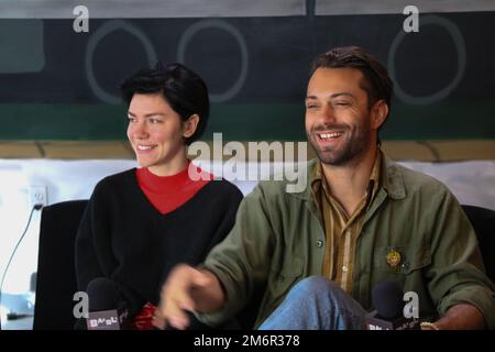 Company of Thieves - Genevieve Schatz and Marc Walloch film an interview in  Brooklyn Stock Photo