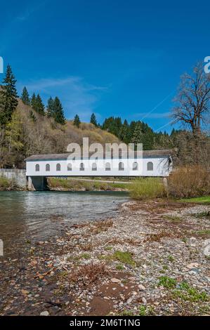 Side view of Goodpasture Covered Bridge off Hwy 126, Lane County Parks on Hendricks Park Rd near Springfield, Oregon. Stock Photo