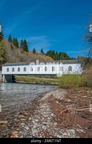 Side view of Goodpasture Covered Bridge off Hwy 126, Lane County Parks on Hendricks Park Rd near Springfield, Oregon. Stock Photo