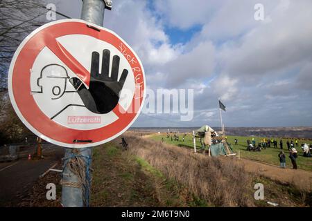 Warning sign, in the background the Garzweiler opencast mine, general, feature, marginal motif, symbolic photo The village of Luetzerath on the west side of the Garzweiler lignite opencast mine will be cleared and dredged in January 2023, Luetzerath, 05.01.2023, Stock Photo