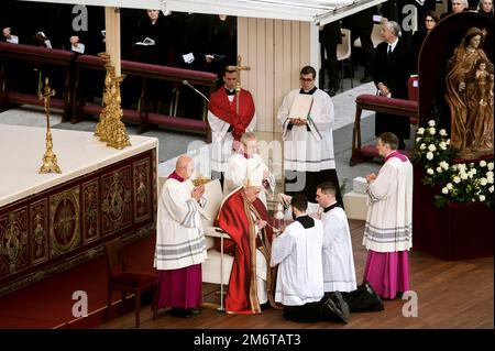 Rome, Catanzaro, Italy. 5th Jan, 2023. Religious people seen holding ...