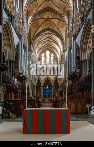 View of the altar and the central nave inside the historic Salisbury Cathedral Stock Photo