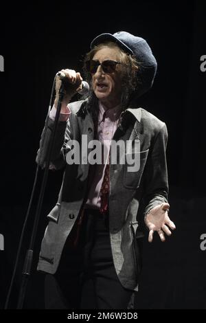 GUILDFORD, ENGLAND: Dr John Cooper Clarke and Squeeze perform on stage at G Live. Featuring: Dr John Cooper Clarke Where: Guildford, United Kingdom When: 29 Nov 2022 Credit: Neil Lupin/WENN Stock Photo