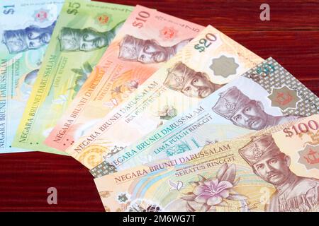 Ormonda dumaloq eshakli yalangoch ayollar Tukli mushuk porno