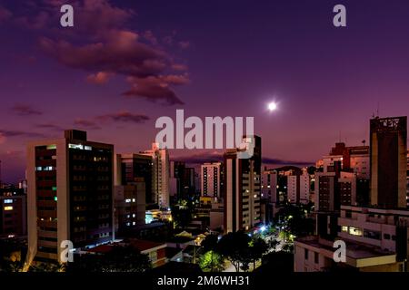 Dusk in the city of Belo Horizonte with the full moon Stock Photo