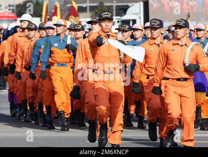 Tokyo, Japan. 6th Jan, 2023. Japan's rescue workers march at an annual fire brigade review in Tokyo on Friday, January 6, 2023. Some 2,500 personnel and 99 vehicles participated the New Year event. Credit: Yoshio Tsunoda/AFLO/Alamy Live News Stock Photo