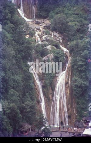 Kempty Falls is a popular picnic spot located at 15 km from Mussoorie city. Situated at a height of 4500 ft between Mussoorie valley Stock Photo