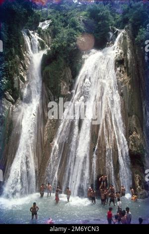 Kempty Falls is a popular picnic spot located at 15 km from Mussoorie city. Situated at a height of 4500 ft between Mussoorie valley Stock Photo