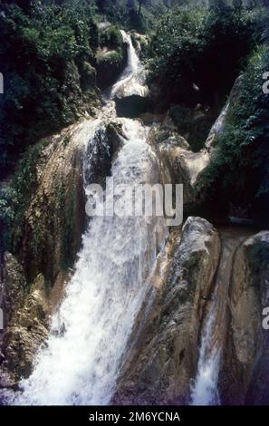 Kempty Falls is a popular picnic spot located at 15 km from Mussoorie city. Situated at a height of 4500 ft between Mussoorie valley Stock Photo