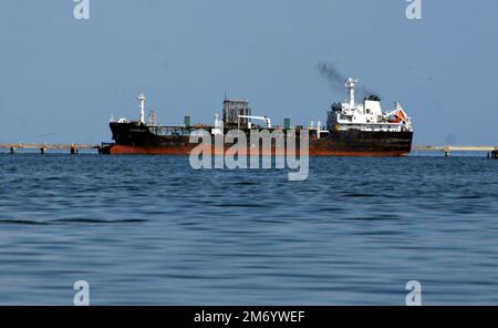 Two oil tankers, the Kerala and Fiorella, load crude oil at the Bajo Grande Refinery facilities, on Lake Maracaibo today, Thursday, January 5, 2023, in Zulia, Venezuela. The US oil company, Chevron Corp, sent two ships to Venezuela to acquire the first shipment of crude oil, after four years. One of them bound for the Pasacagoula refinery, Mississippi in the United States. The shipment of these vessels is given. after the US authorization to Chevron, through the General License of Venezuela (GL) 41, valid for six months. To resume 'limited operations' in the country, and which will be automati Stock Photo