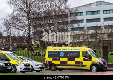 Cork, Ireland. 6th Jan, 2023. The hospital overcrowding crisis continues and looks like it will get worse before it gets better. CUH is currently the busiest hospital in the country. Credit: AG News/Alamy Live News Stock Photo