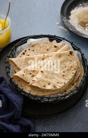 Stack of Indian roti (Chapati Stock Photo - Alamy