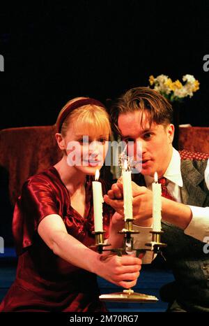 Claire Skinner (Laura Wingfield), Mark Dexter (The Gentleman Caller) in THE GLASS MENAGERIE by Tennessee Williams at the Comedy Theatre, London SW1  11/12/1995 a Donmar Warehouse production  design: Rob Howell  lighting: David Hersey  director: Sam Mendes Stock Photo