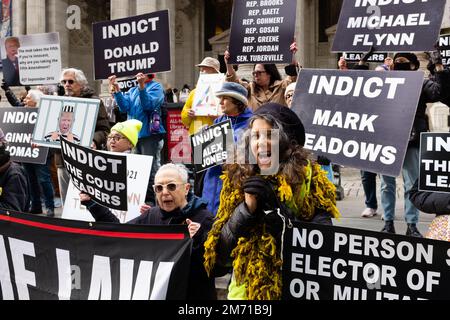 New York, NY, USA. 6th Jan, 2023. Protestors backed by Free Speech for People rally on the steps of the New York Public Library's Stephen A. Schwarzman building on the second anniversary of the attack on the U.S. Capitol. Credit: Ed Lefkowicz/Alamy Live News Stock Photo