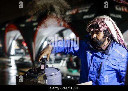 Hail, Saudi Arabia - January 6th, 2023. Ambiance, bivouac, rain during the Stage 6 of the Dakar 2023 between Hail and Riyadh, on January 6th, 2023 in Hail, Saudi Arabia - Photo: Julien Delfosse/DPPI/LiveMedia Credit: Independent Photo Agency/Alamy Live News Stock Photo