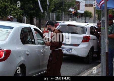 Curitiba, Parana, Brasil. 6th Jan, 2023. (INT) Capuchin Friars give  blessing. January 6, 2023. Brazil, Curitiba, Parana: About 10,000 vehicles  should participate in the traditional blessing of cars and faithful that  will