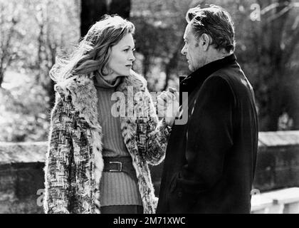 Faye Dunaway, William Holden, on-set of the Film, 'Network', United Artists, 1976 Stock Photo