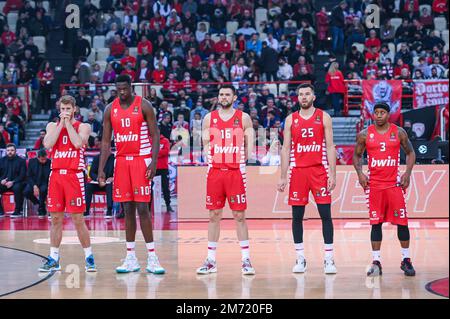 Athens, Lombardy, Greece. 6th Jan, 2023. Players of Olympiacos Piraeus during the Euroleague, Round 17, match between Olympiacos Piraeus and EA7 Emporio Armani Milan at Peace And Friendship Stadium on January 6, 2023 in Athens, Greece. (Credit Image: © Stefanos Kyriazis/ZUMA Press Wire) Credit: ZUMA Press, Inc./Alamy Live News Stock Photo