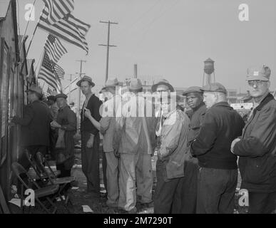 In Detroit, Michigan, 80,000 River Rouge Ford plant workers voted in the election of officers for the Ford Local 600, United Automobile Workers, Congress of Industrial Organizations. Siegel, Arthur S., photographer Circa 1942. Stock Photo