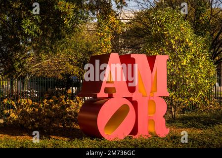 Robert Indiana: Amor, 1998, National Gallery of Art – Sculpture Garden, Washington, D.C., USA Stock Photo