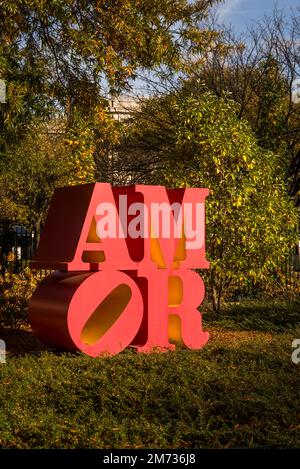 Robert Indiana: Amor, 1998, National Gallery of Art – Sculpture Garden, Washington, D.C., USA Stock Photo