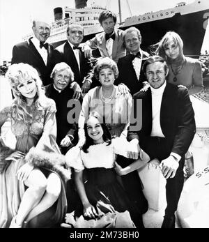 JACK ALBERTSON ERNEST BORGNINE RODDY McDOWALL RED BUTTONS CAROL LYNLEY STELLA STEVENS ARTHUR O'CONNELL SHELLEY WINTERS GENE HACKMAN and PAMELA SUE MARTIN On Set Location candid portrait next to RMS QUEEN MARY in Long Beach California during filming of THE POSEIDON ADVENTURE 1972 director RONALD NEAME novel Paul Gallico costume design Paul Zastupnevich music John Williams Irwin Allen Productions / A Ronald Neame Film / Kent Productions / Twentieth Century Fox Stock Photo