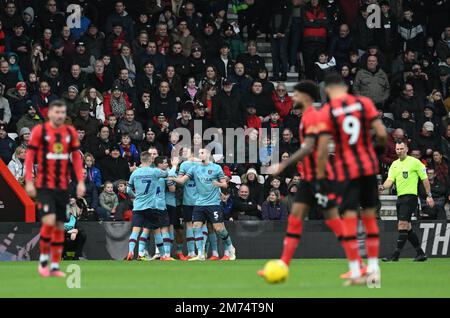 Boscombe, Dorset, UK. 7th Jan 2023. 7th January 2023; Vitality Stadium, Boscombe, Dorset, England: FA Cup Football, AFC Bournemouth versus Burnley; Manuel Benson of Burnley celebrates with his team after scoring in 5th minute 0-1 after a defensive mistake by Bournemouth Credit: Action Plus Sports Images/Alamy Live News Stock Photo