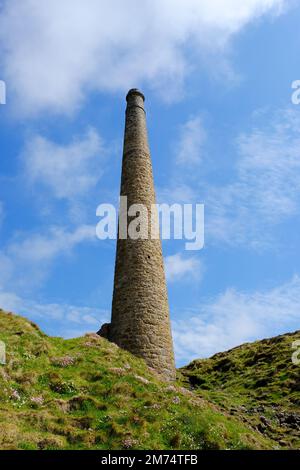 A disused tin mine chimney stack at Botallack, a World Heritage Site, Cornwall, UK - John Gollop Stock Photo
