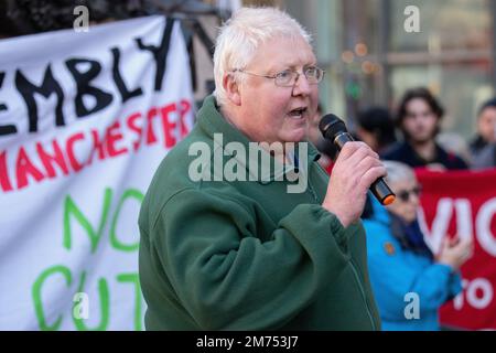 Manchester, UK. 7th Jan 2023. Speaker at Rally for strike action Manchester 7th January 2023 . March and fund raising rally took part in central Manchester with ongoing disputes from the RMT (railworkers), CWU ( Royal Mail), UNITE, UNISON, and  the NHS amongst those represented. Picture: garyroberts/worldwidefeatures. Credit: GaryRobertsphotography/Alamy Live News Stock Photo