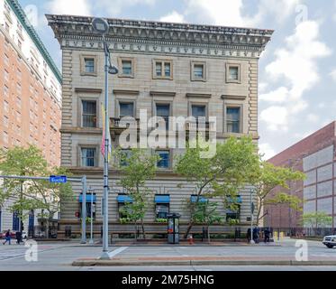 Union Club, a renaissance style landmark, hosted Cleveland’s elite – including five U.S. Presidents: Grant, Hayes, Garfield, McKinley, and Taft. Stock Photo