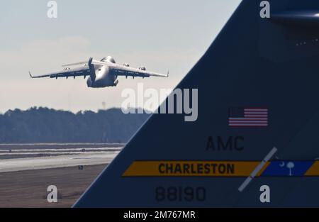 U.S. Air Force C-17 Globemaster III aircraft takes off during a mission generation exercise at Joint Base Charleston, South Carolina, Jan. 5, 2023. The 437th Airlift Wing, along with Army, Marine, and Air Force units, exercised the seamless integration of warfighting capabilities. (U.S. Air Force photo by Tech. Sgt. Alex Fox Echols III) Stock Photo