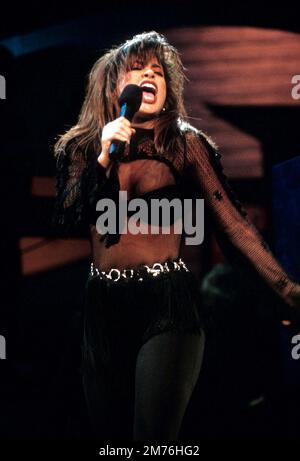Paula Abdul performing on a TV show in 1989 Credit: Ron Wolfson